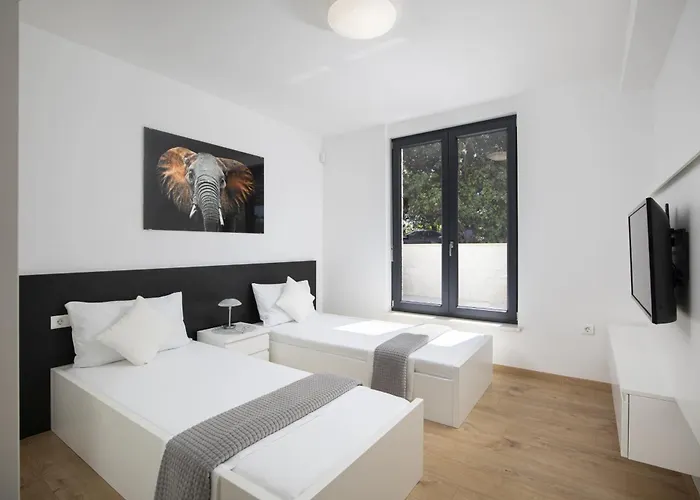 Luxury Kevin On The Daire *